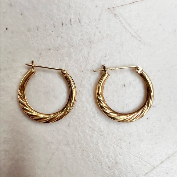 14K Pure Gold Twisted Oval Hoop Earrings - Picture 3 of 6
